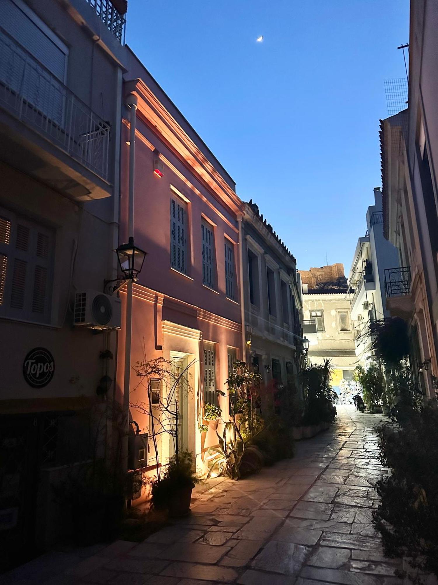 Central House In Plaka Афіни Екстер'єр фото