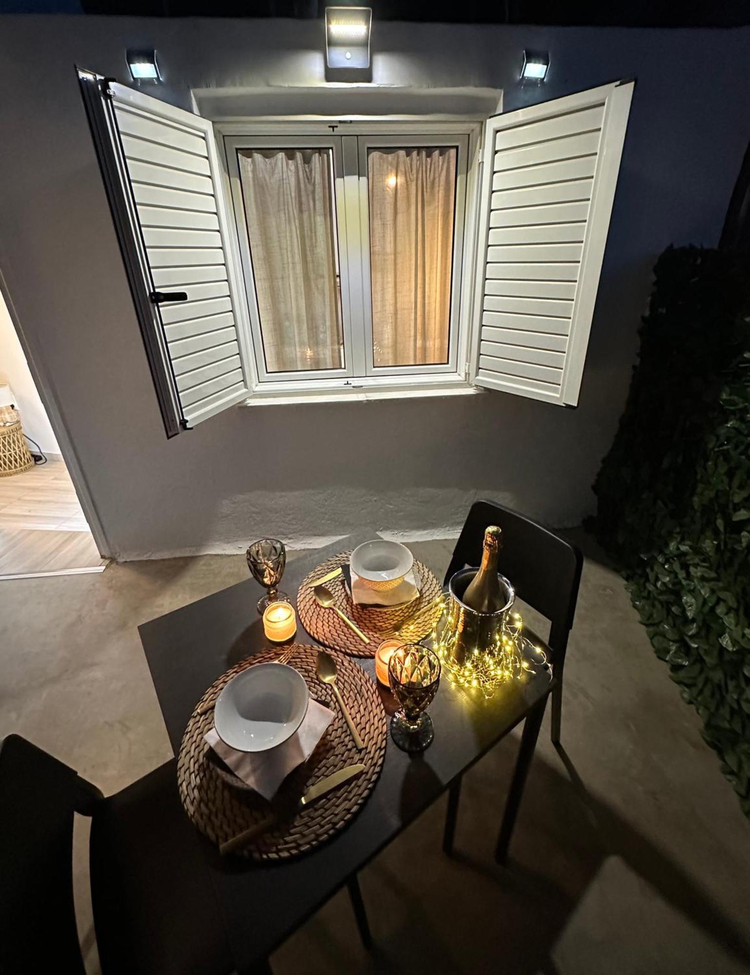 Central House In Plaka Афіни Екстер'єр фото